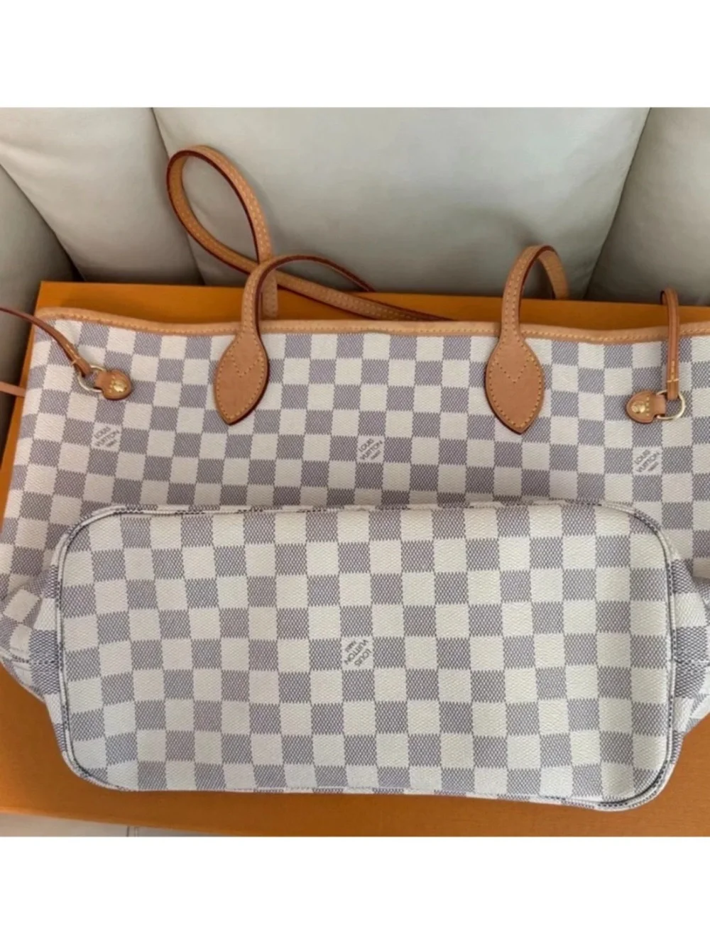 Louis Vuitton Damier Azur Canvas Neverfull Tote - White, Beige, pink interior - Picture 4 of 7